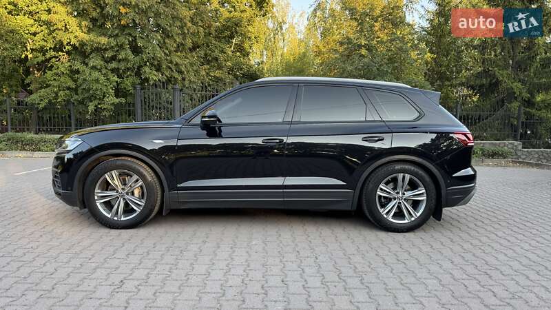 Позашляховик / Кросовер Volkswagen Touareg 2021 в Миргороді