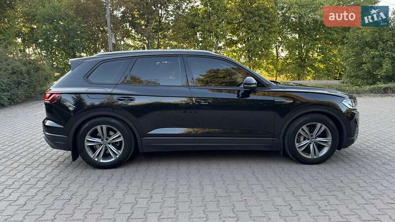 Позашляховик / Кросовер Volkswagen Touareg 2021 в Миргороді