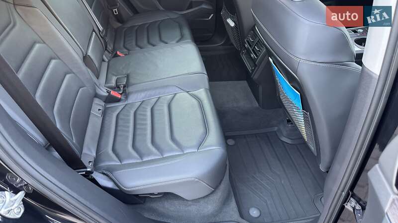 Позашляховик / Кросовер Volkswagen Touareg 2021 в Миргороді