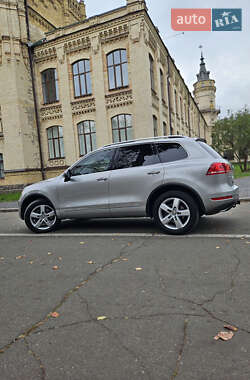Внедорожник / Кроссовер Volkswagen Touareg 2013 в 