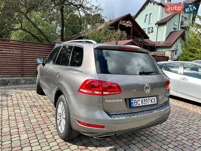 Внедорожник / Кроссовер Volkswagen Touareg 2012 в Славском