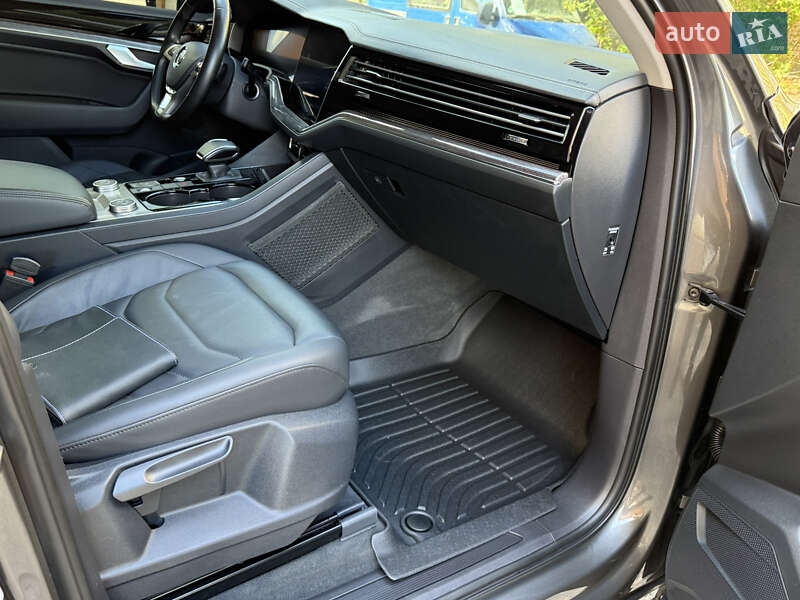 Позашляховик / Кросовер Volkswagen Touareg 2018 в Миколаєві фото 32 Позашляховик / Кросовер Volkswagen Touareg 2018 в Миколаєві