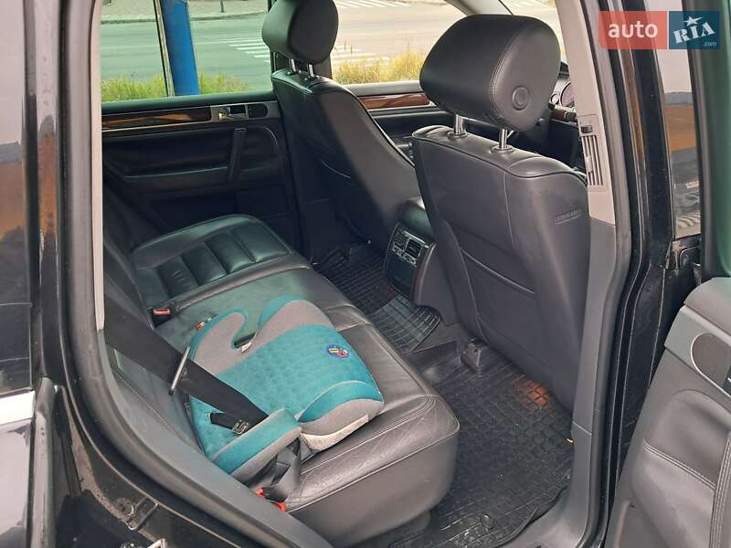 Внедорожник / Кроссовер Volkswagen Touareg 2004 в Киеве