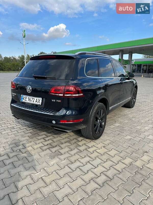 Внедорожник / Кроссовер Volkswagen Touareg 2014 в Днепре