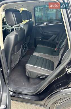 Внедорожник / Кроссовер Volkswagen Touareg 2014 в Львове