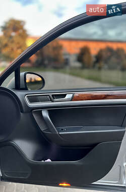 Внедорожник / Кроссовер Volkswagen Touareg 2010 в 