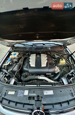 Внедорожник / Кроссовер Volkswagen Touareg 2010 в 
