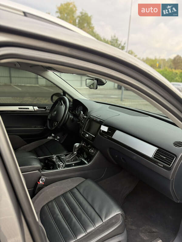 Позашляховик / Кросовер Volkswagen Touareg 2013 в Луцьку