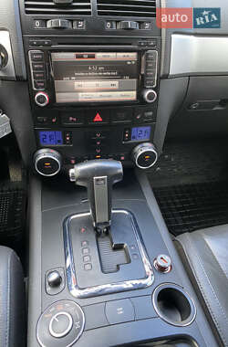 Внедорожник / Кроссовер Volkswagen Touareg 2007 в 