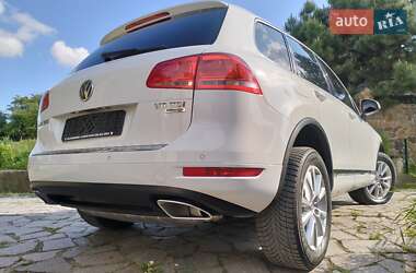 Внедорожник / Кроссовер Volkswagen Touareg 2014 в Ровно
