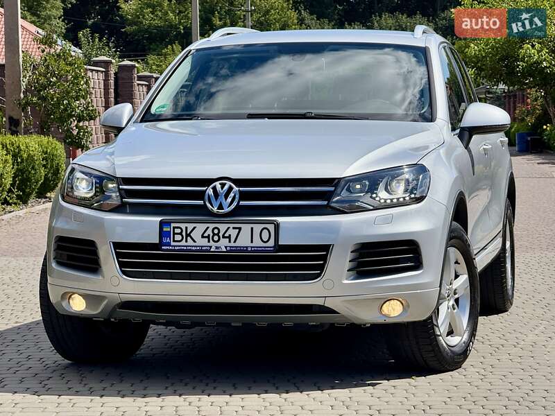 Внедорожник / Кроссовер Volkswagen Touareg 2013 в Ровно