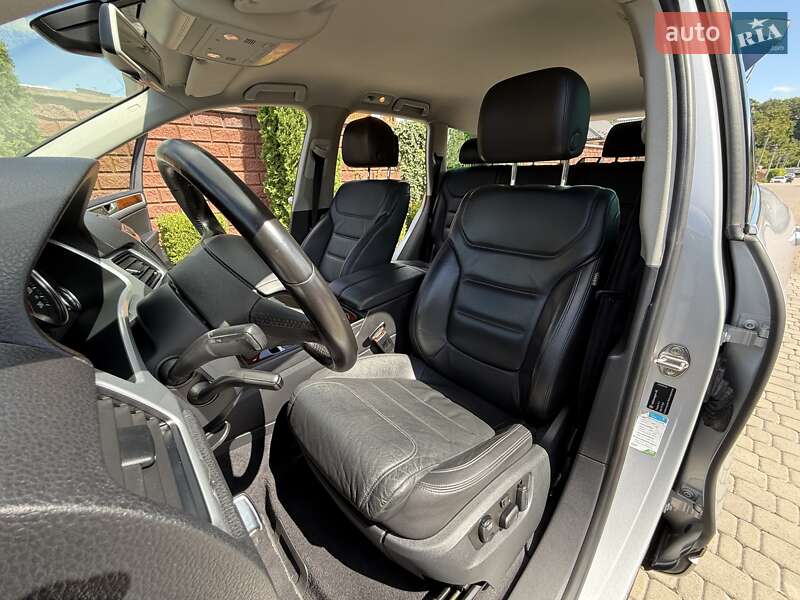 Внедорожник / Кроссовер Volkswagen Touareg 2013 в Ровно