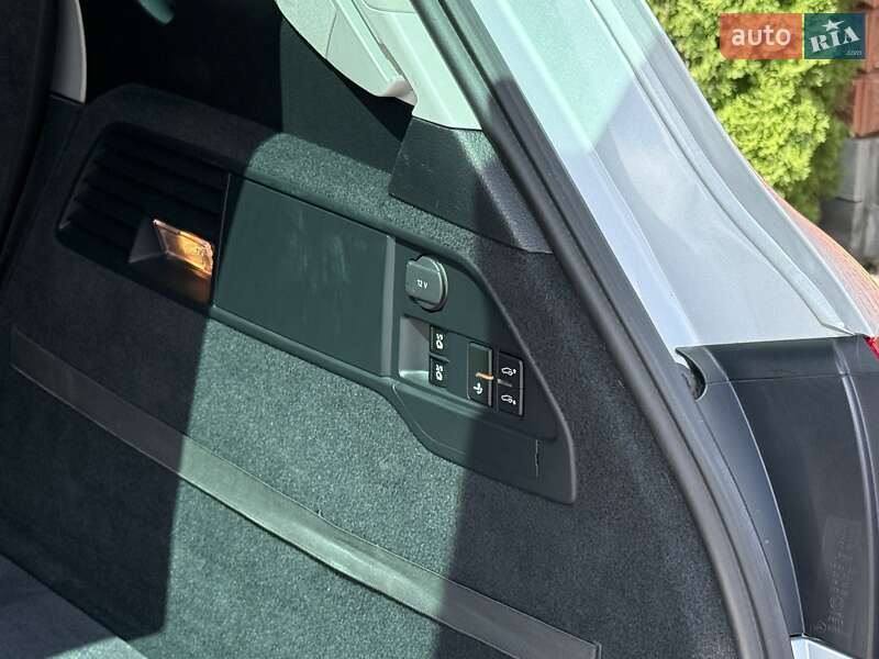 Внедорожник / Кроссовер Volkswagen Touareg 2013 в Ровно