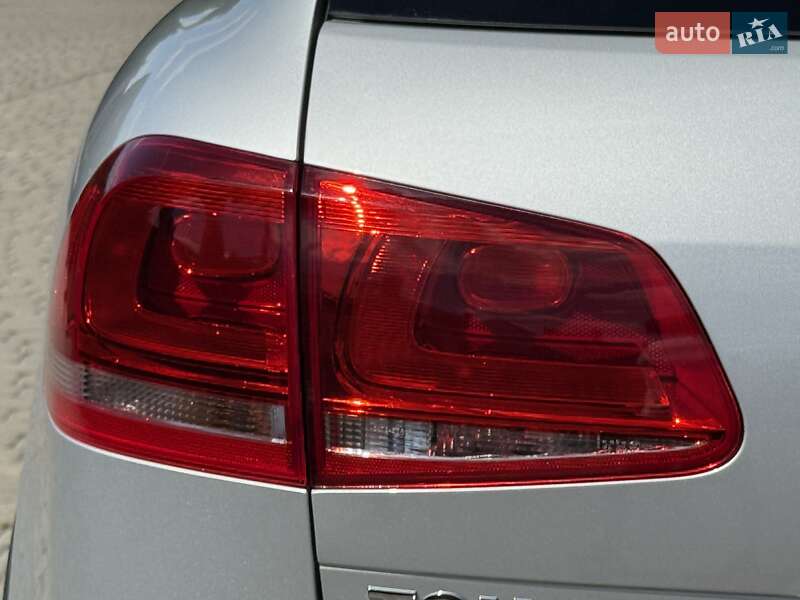 Внедорожник / Кроссовер Volkswagen Touareg 2013 в Ровно