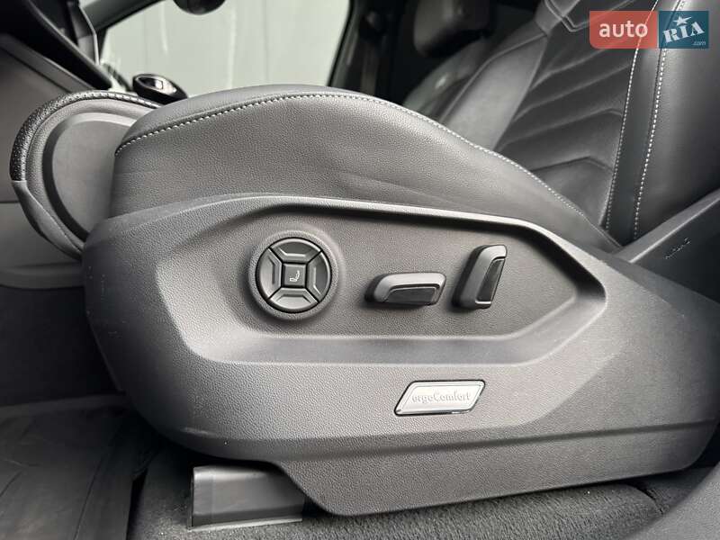 Позашляховик / Кросовер Volkswagen Touareg 2019 в Тернополі