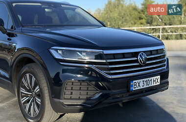 Внедорожник / Кроссовер Volkswagen Touareg 2021 в 