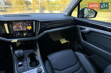 Внедорожник / Кроссовер Volkswagen Touareg 2021 в 
