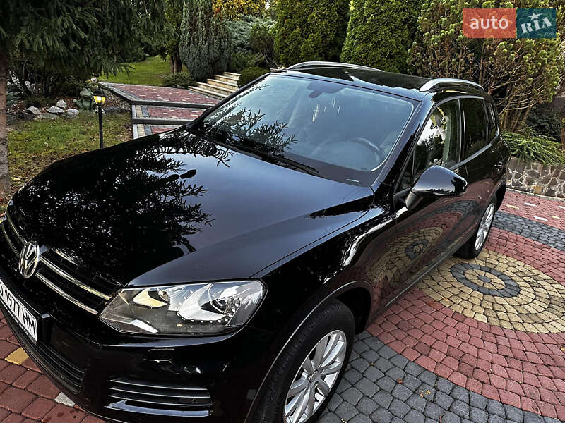 Позашляховик / Кросовер Volkswagen Touareg 2011 в Хусті
