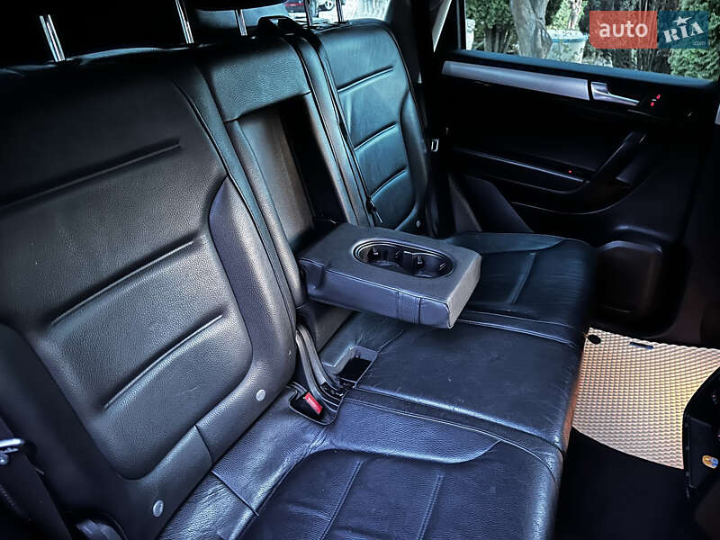 Позашляховик / Кросовер Volkswagen Touareg 2011 в Хусті