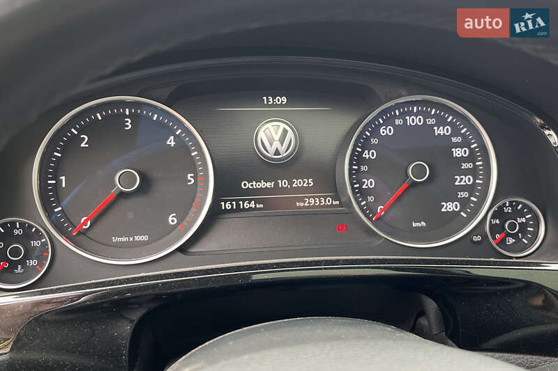 Позашляховик / Кросовер Volkswagen Touareg 2015 в Стрию