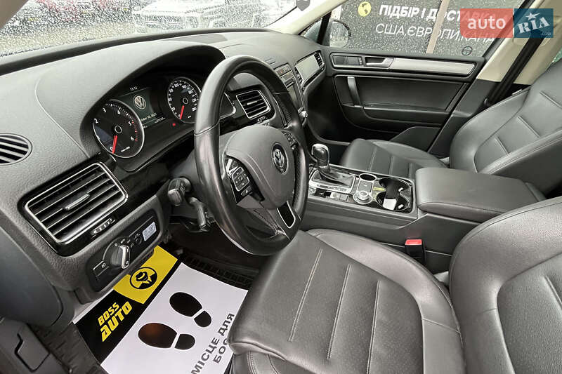 Позашляховик / Кросовер Volkswagen Touareg 2015 в Стрию