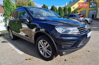 Позашляховик / Кросовер Volkswagen Touareg 2016 в Чернівцях