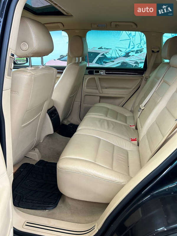 Внедорожник / Кроссовер Volkswagen Touareg 2004 в Монастыриске