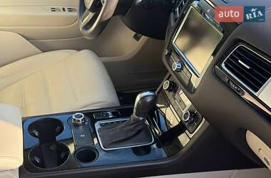 Внедорожник / Кроссовер Volkswagen Touareg 2012 в 