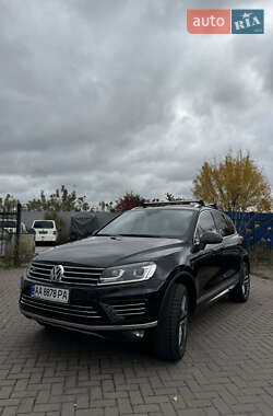 Внедорожник / Кроссовер Volkswagen Touareg 2017 в Киеве