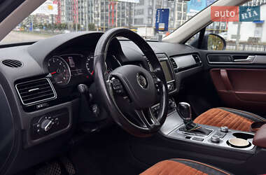 Внедорожник / Кроссовер Volkswagen Touareg 2016 в 