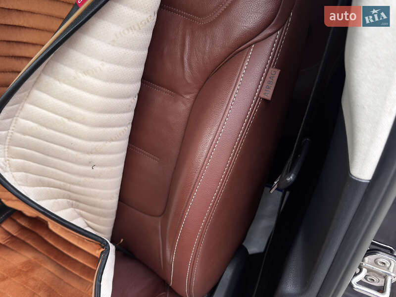 Позашляховик / Кросовер Volkswagen Touareg 2016 в Києві