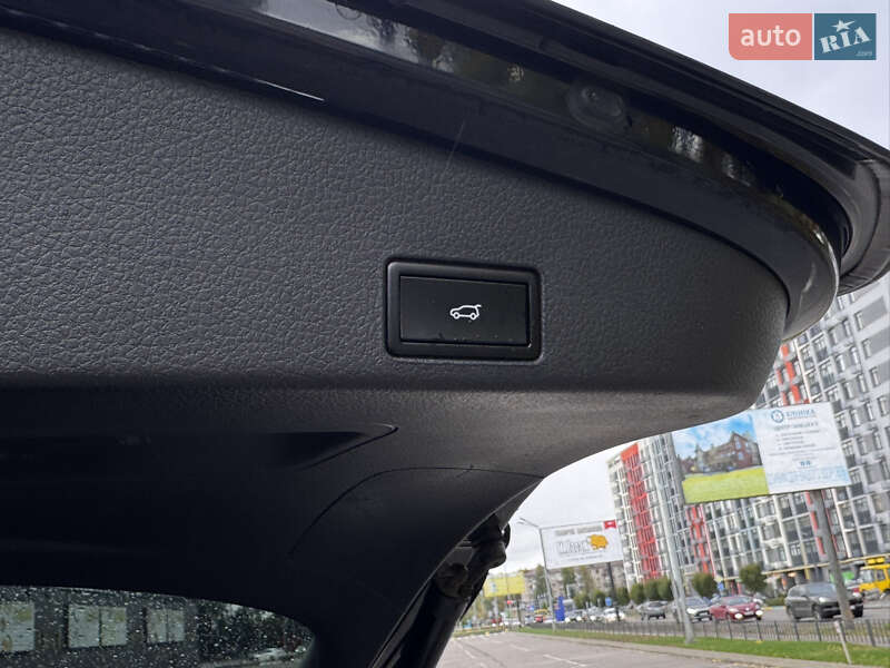 Позашляховик / Кросовер Volkswagen Touareg 2016 в Києві
