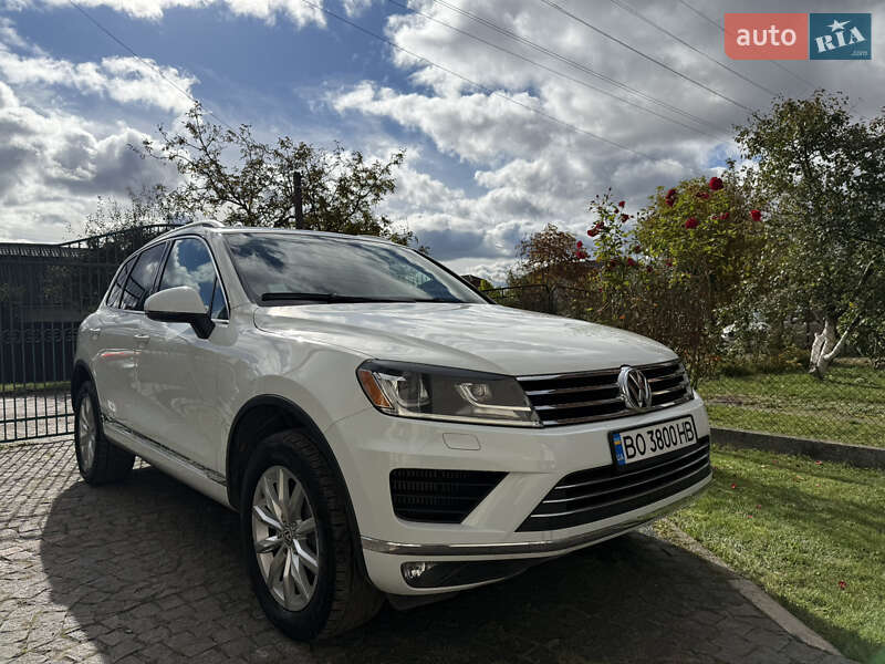 Внедорожник / Кроссовер Volkswagen Touareg 2015 в Тернополе