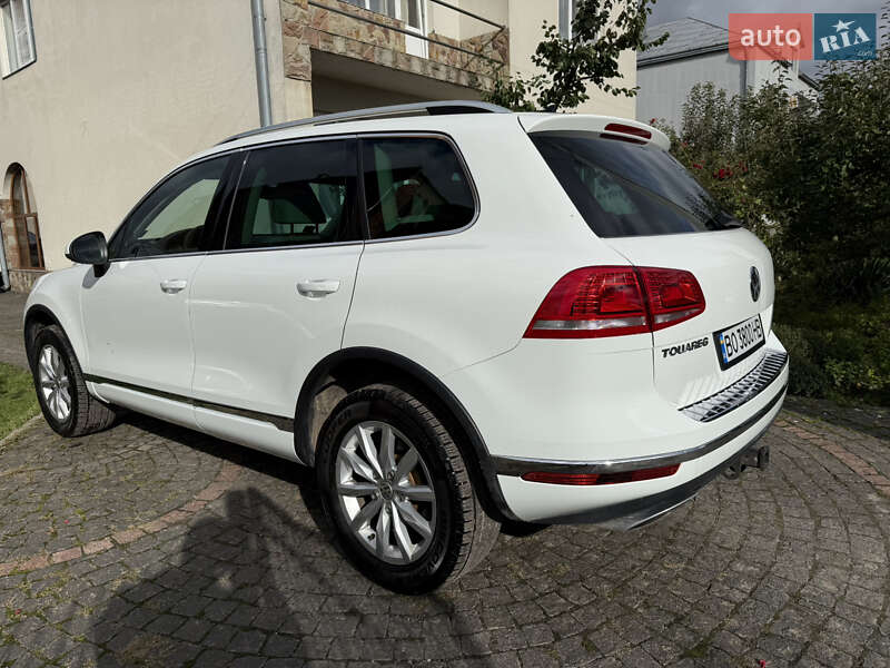 Внедорожник / Кроссовер Volkswagen Touareg 2015 в Тернополе