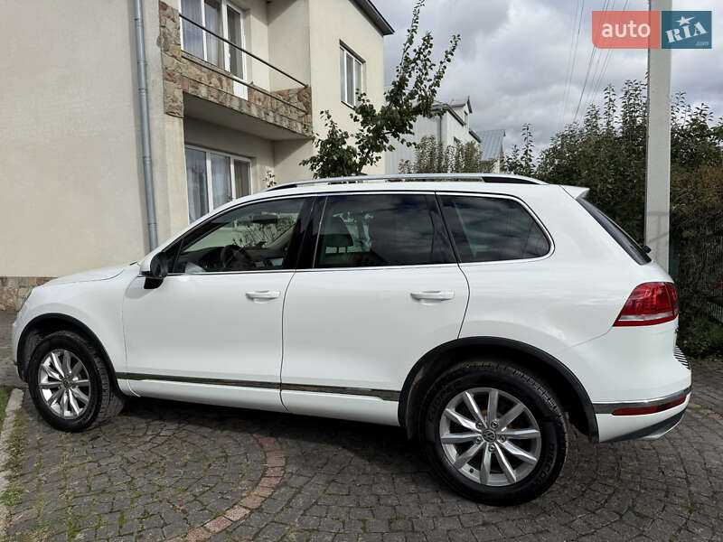 Внедорожник / Кроссовер Volkswagen Touareg 2015 в Тернополе