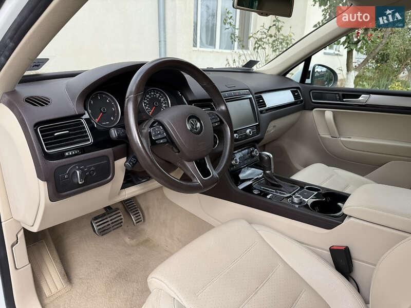Внедорожник / Кроссовер Volkswagen Touareg 2015 в Тернополе