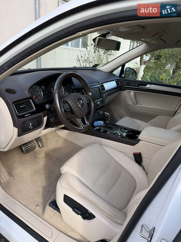 Внедорожник / Кроссовер Volkswagen Touareg 2015 в Тернополе