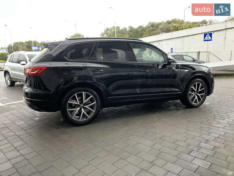 Позашляховик / Кросовер Volkswagen Touareg 2022 в Івано-Франківську