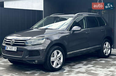 Позашляховик / Кросовер Volkswagen Touareg 2011 в 