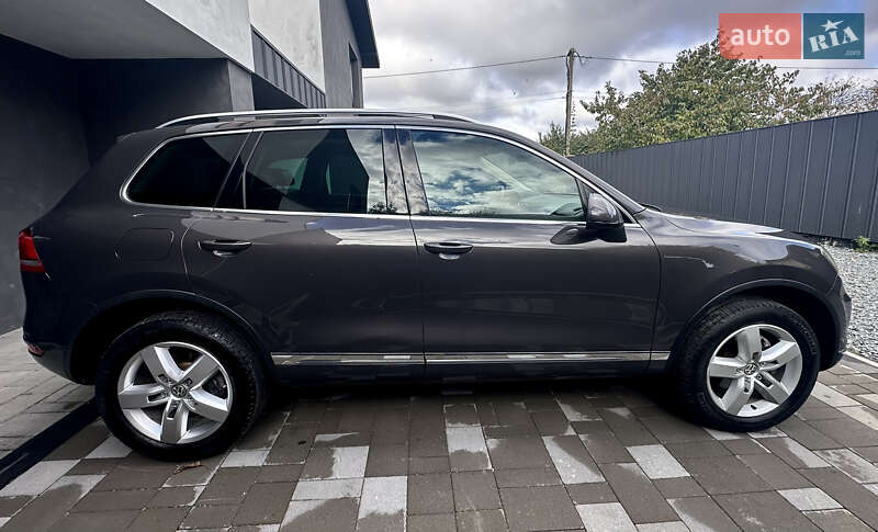 Внедорожник / Кроссовер Volkswagen Touareg 2011 в Ровно