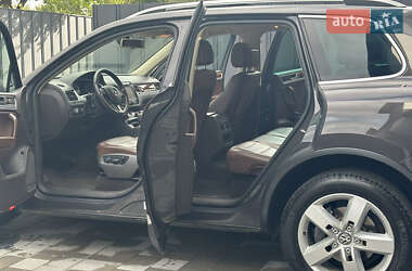 Позашляховик / Кросовер Volkswagen Touareg 2011 в 