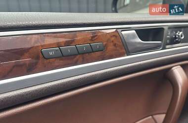 Позашляховик / Кросовер Volkswagen Touareg 2011 в 