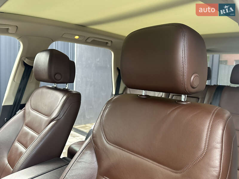 Внедорожник / Кроссовер Volkswagen Touareg 2011 в Ровно