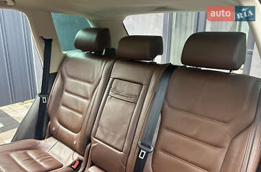 Позашляховик / Кросовер Volkswagen Touareg 2011 в 