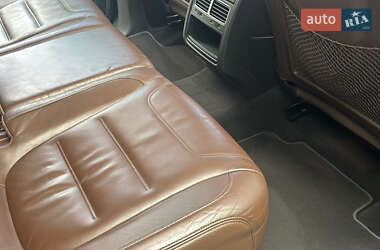 Позашляховик / Кросовер Volkswagen Touareg 2011 в 