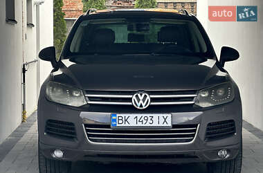 Позашляховик / Кросовер Volkswagen Touareg 2011 в 