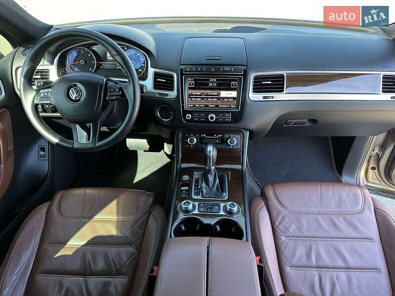 Позашляховик / Кросовер Volkswagen Touareg 2015 в Києві