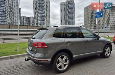 Внедорожник / Кроссовер Volkswagen Touareg 2017 в 