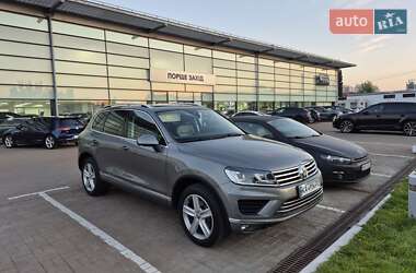 Внедорожник / Кроссовер Volkswagen Touareg 2017 в 