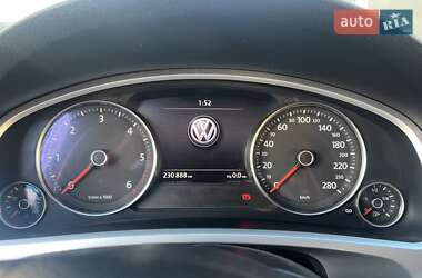Внедорожник / Кроссовер Volkswagen Touareg 2011 в Хмельницком